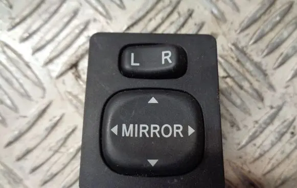 Toyota Yaris Wing mirror switch 769746 183574