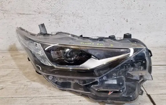 Toyota Auris E180 Headlight/headlamp 81110-02k60