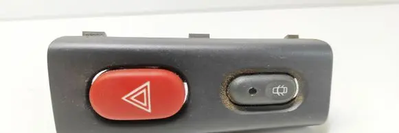 Renault Laguna I Hazard light switch