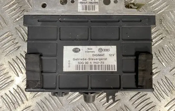 Volkswagen Golf III Gearbox control unit/module 5DG00696273