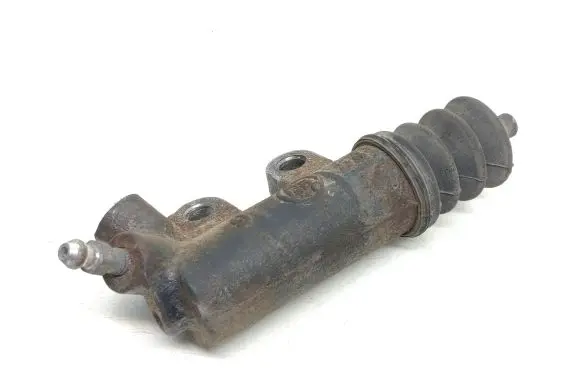 Toyota RAV 4 (XA30) Clutch slave cylinder 