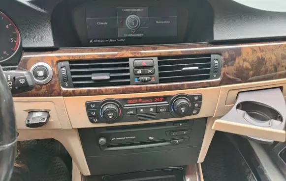 Radio/CD/DVD/GPS head unit