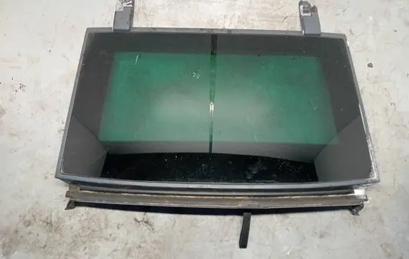 Volkswagen Caddy Sunroof glass 2K0829705