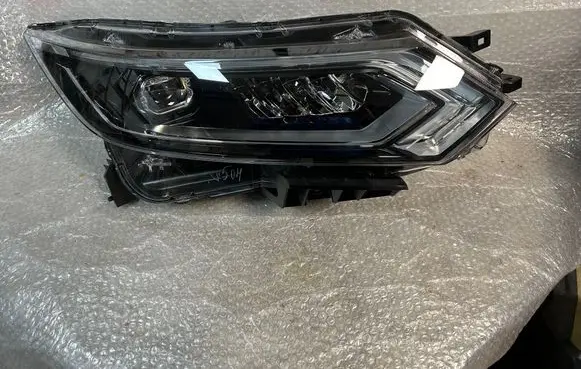 Nissan Qashqai Headlight/headlamp 100-19011