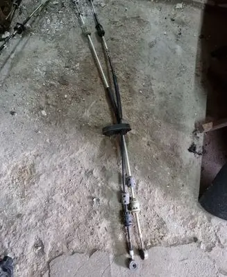 Opel Astra J Gear shift cable linkage 55563703