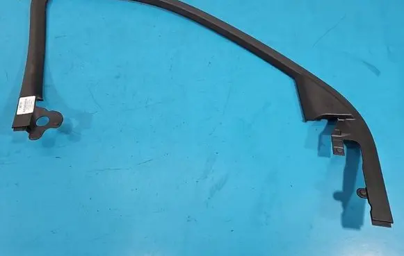 Jeep Cherokee Front door trim (molding) 1UJ43TRMAB IMPRK1560202