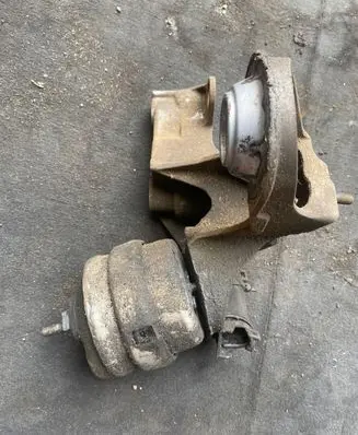 Audi A4 S4 B6 8E 8H Engine mounting bracket