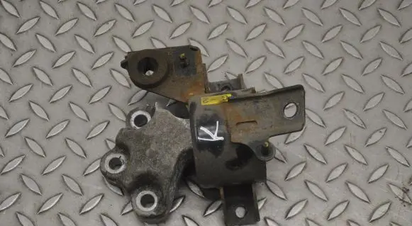 SsangYong Tivoli Engine mount bracket
