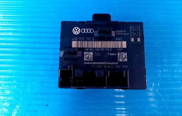 Volkswagen Touareg II Door control unit/module 4H0959795B