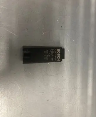 Skoda Octavia Mk2 (1Z) Glow plug pre-heat relay 0281003038 20110130