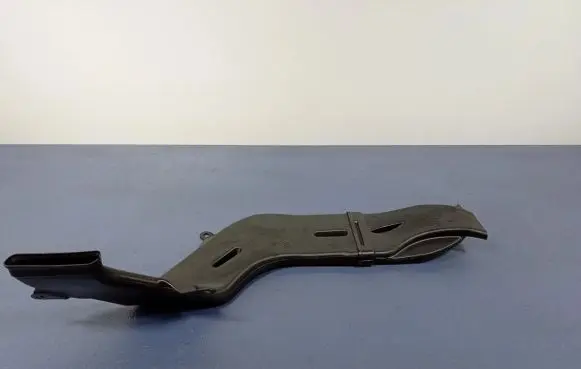 BMW 1 F40 Intake resonator 7307882