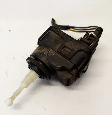 Volkswagen PASSAT B5 Headlight level adjustment motor 3A0941295