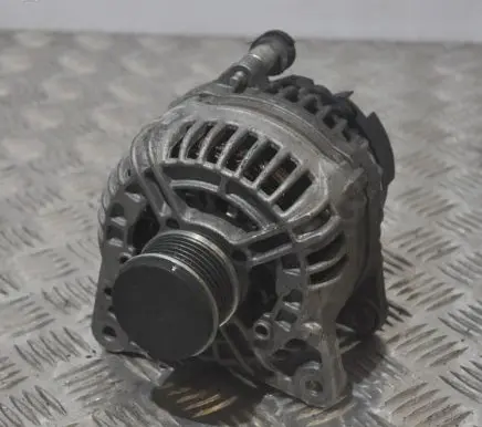 Nissan Juke I F15 Generator/alternator F00MA45237