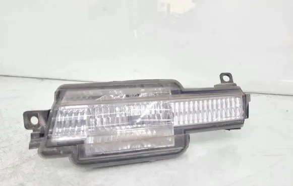 Subaru Legacy Tailgate rear/tail lights VC02101R