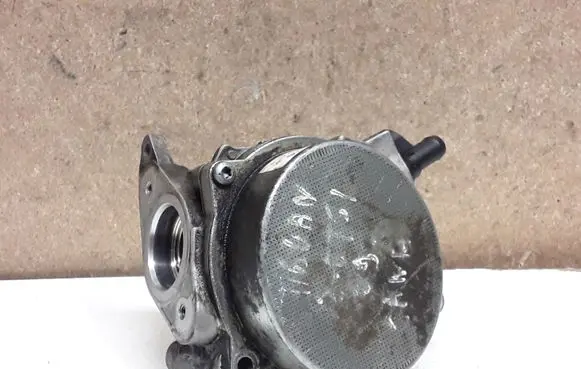 Volkswagen Tiguan Vacuum pump 06H145100AB 70125208