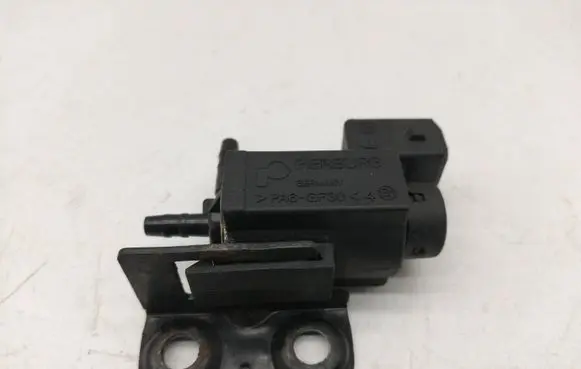 BMW 3 E90 E91 Vacuum valve 1742712 72234100 07T289
