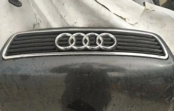 Audi A4 S4 B5 8D Front grill