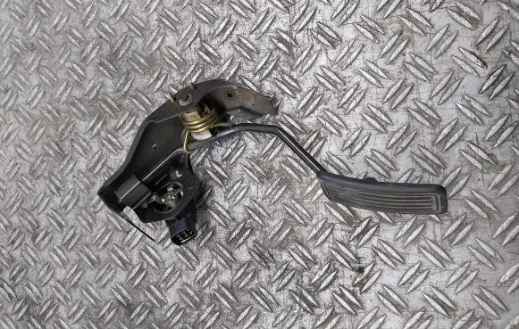 Toyota Avensis T250 Accelerator throttle pedal