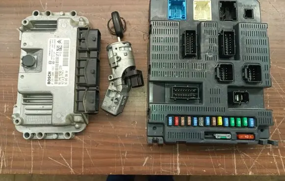 Engine ECU kit and lock set