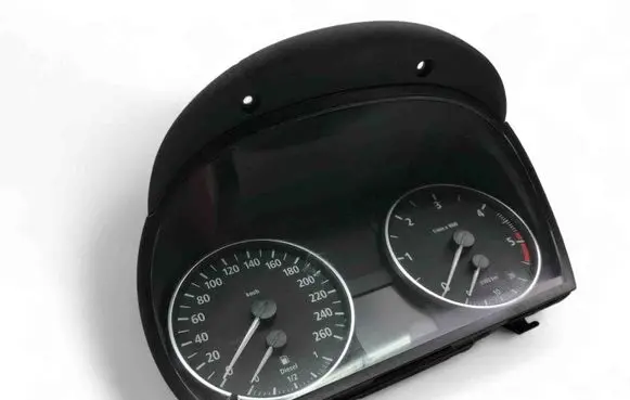 Speedometer (instrument cluster)
