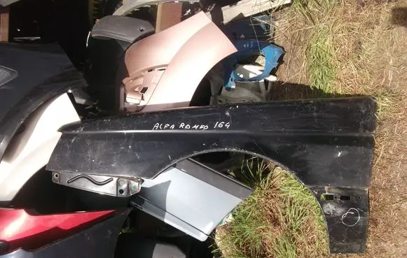 Alfa Romeo 164 Fender
