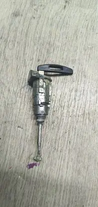 Renault Laguna III Front door lock (next to the handle) 
