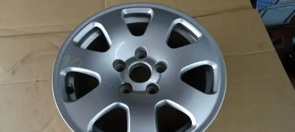 Audi A4 S4 B6 8E 8H R16 wheel hub/cap/trim 8E0601025