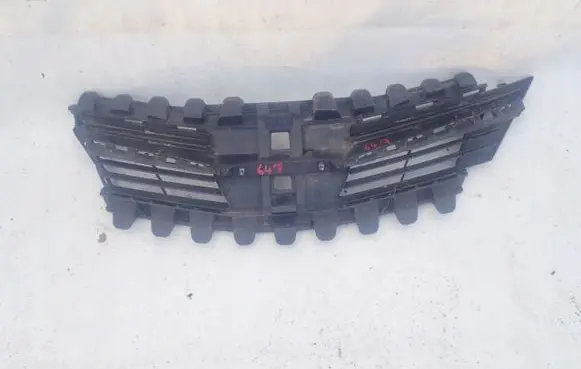 Toyota Verso Front bumper upper radiator grill