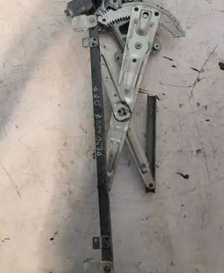 Peugeot 4007 Front door window regulator with motor