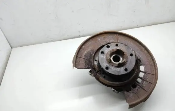 Rear wheel hub spindle/knuckle