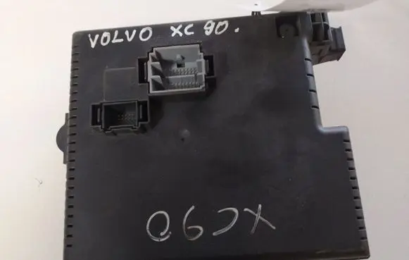 Volvo XC90 Fuse module 8676391 04W463 12217799