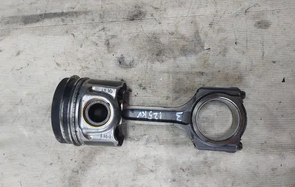 Ford Transit Custom Piston with connecting rod 