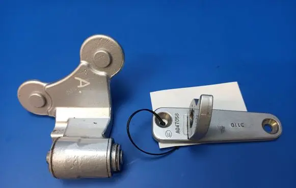 Mercedes-Benz E W212 Rear door lower hinge ISE1008