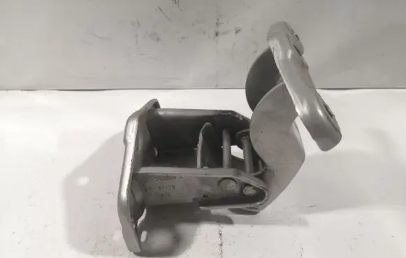 Opel Vivaro Tailgate/trunk/boot hinge 66379 312304K