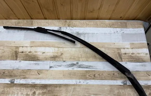 Honda FR-V Front wiper blade arm
