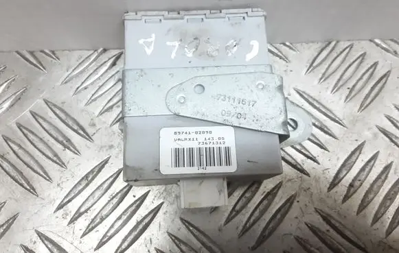 Toyota Corolla E120 E130 Door central lock control unit/module 
