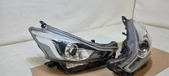 Toyota Prius+ (ZVW40) Headlight/headlamp
