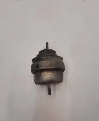 Volkswagen PASSAT B5 Engine mount bracket