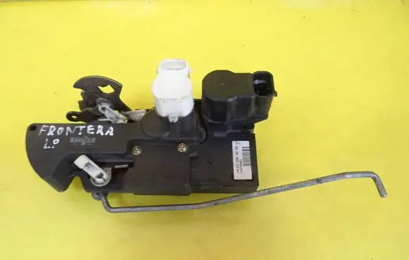 Opel Frontera B Front door lock 16639861