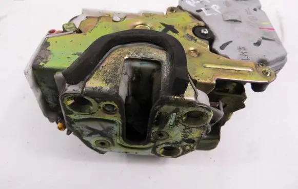 Nissan Primera Front door lock