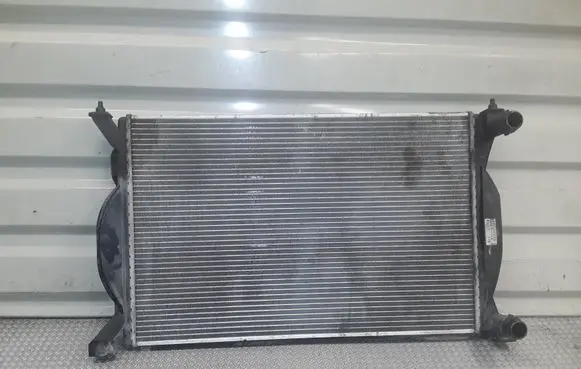 Audi A4 S4 B7 8E 8H Coolant radiator 8E0121251A
