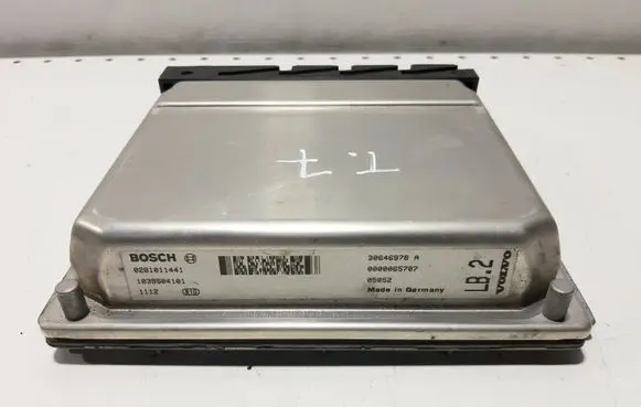 Volvo XC70 Engine control unit/module 30646978A 0281011441