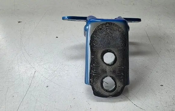 Nissan Juke II F16 Rear door lower hinge