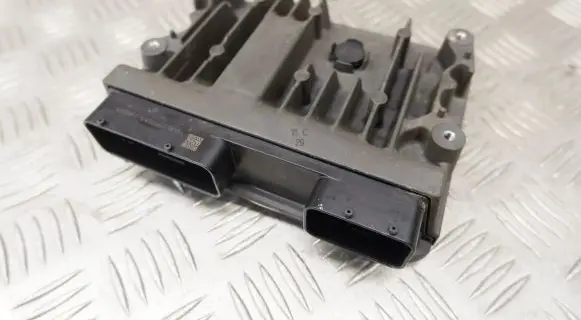 Lexus ES 250 - 300 - 330 Engine control unit/module 8966133Z10