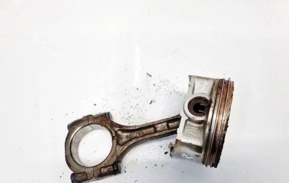 Subaru Outback Piston with connecting rod