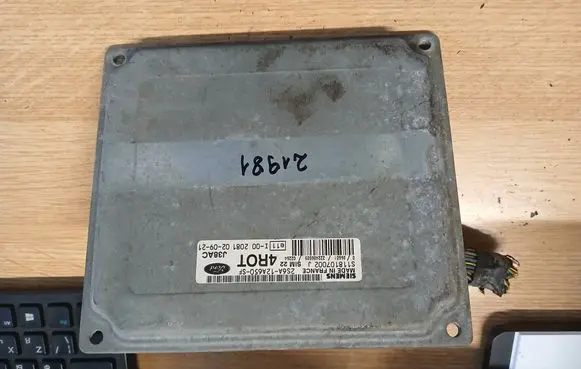 Ford Fiesta Engine control unit/module 2S6A12A650SF S118107002J 2S6A-12A650-SF