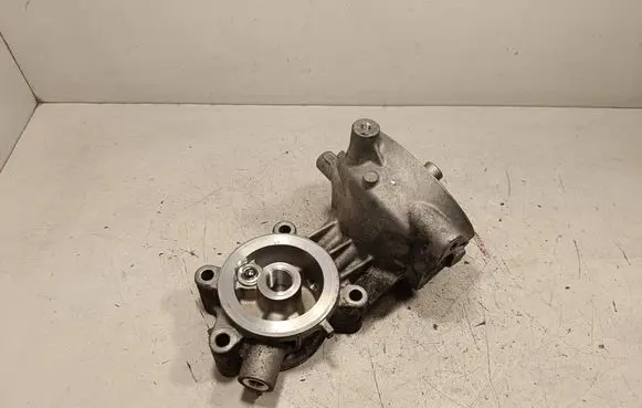 Oil filter mounting bracket