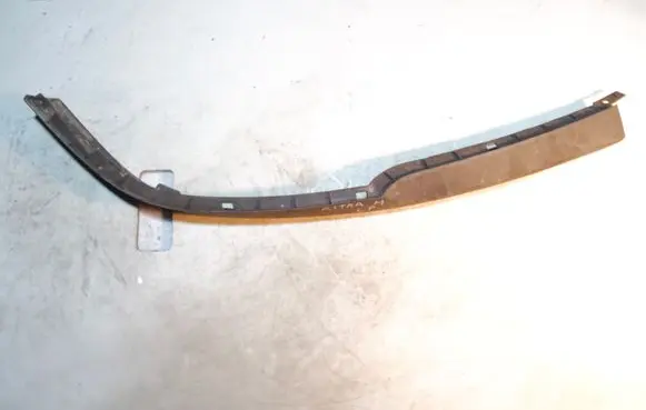 Front bumper lip