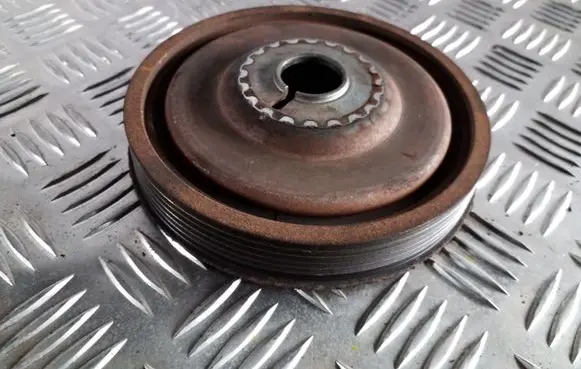 Nissan Juke I F15 Crankshaft pulley E111126A
