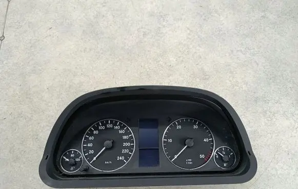 Mercedes-Benz A W169 Speedometer (instrument cluster) 